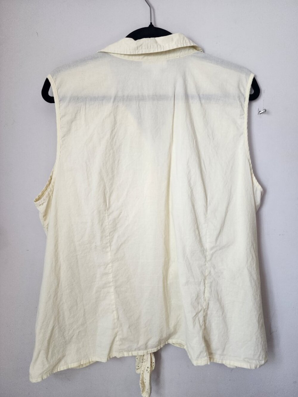 Dressbarn Pale Yellow Eyelet Button Front Tie Collared Tank Top Cottagecore Boho - Picture 3 of 9